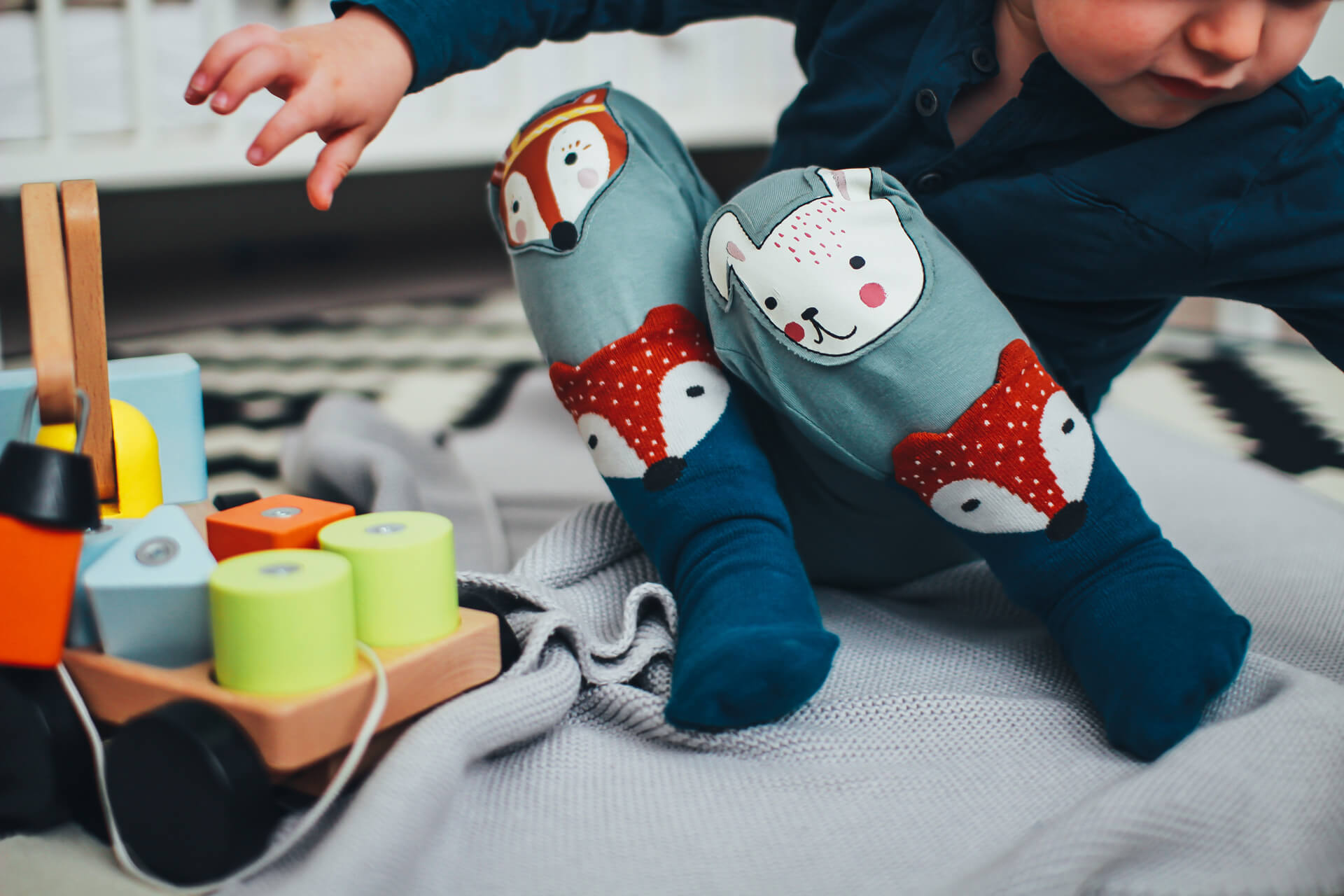Jugar es la manera en que los bebés y los niños pequeños comienzan a aprender cómo funciona el mundo. Además es la mejor manera de fortalecer la conexión entre ustedes.