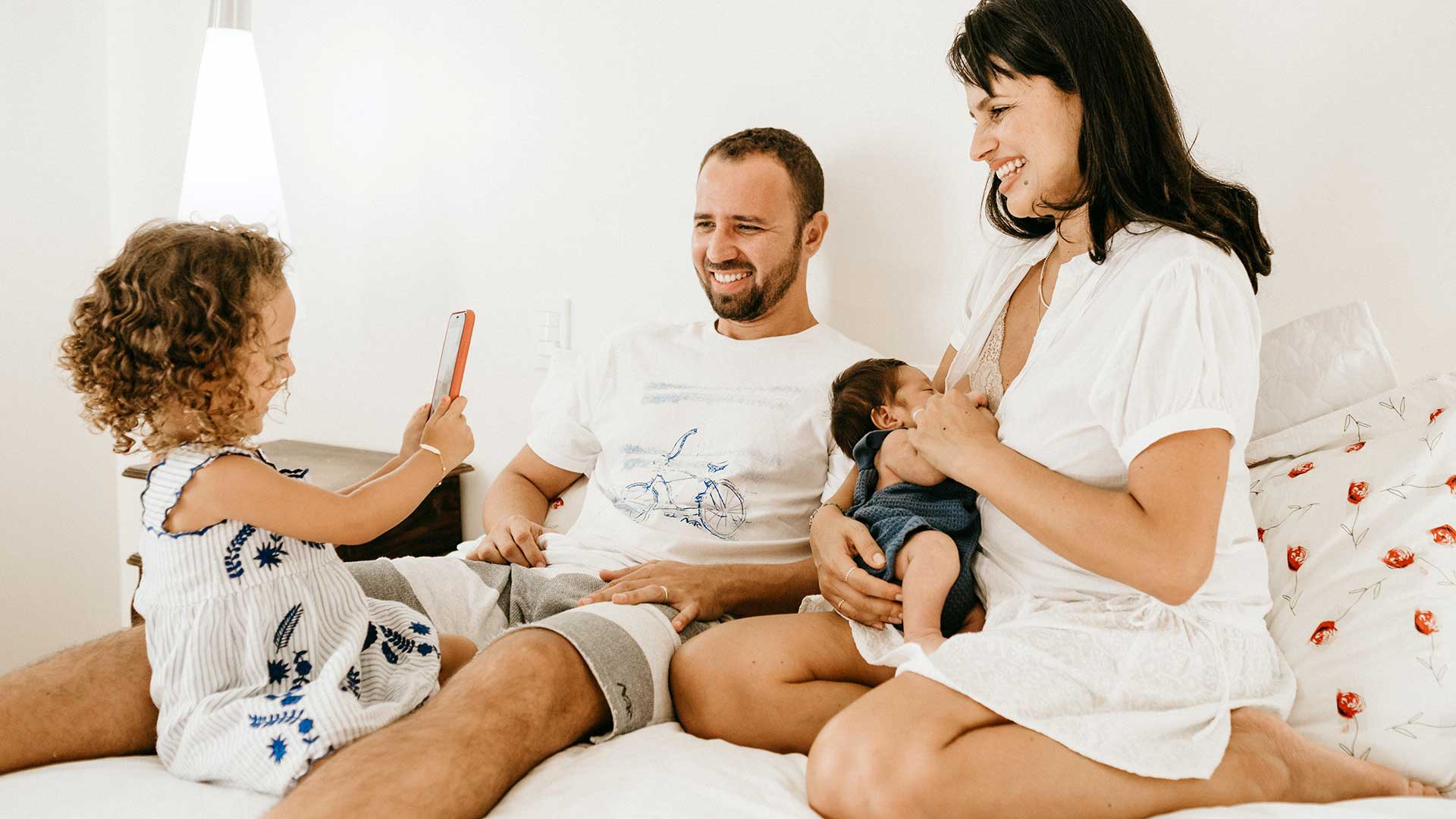 Todo es nuevo cuando nuestro bebé llega a casa y como mamás y papás aprendemos a ser prácticos para resolverlo todo. Descubran cómo ser padres prácticos aquí.