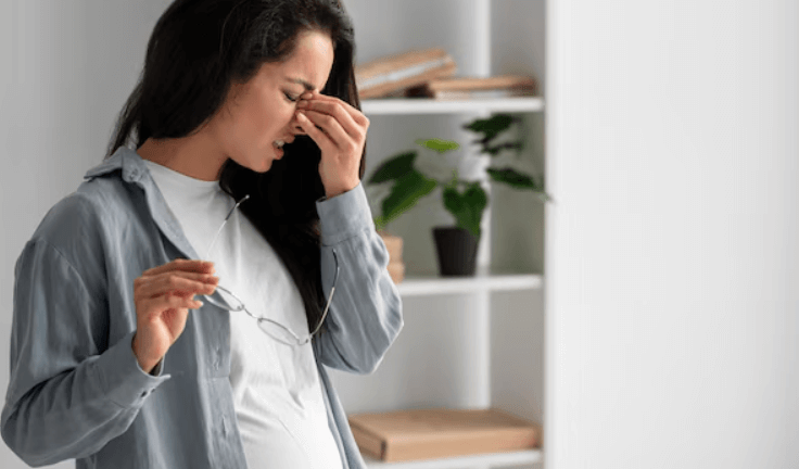 mujer con fatiga de embarazo
